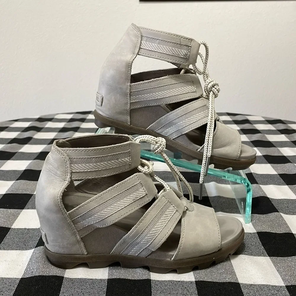 SOREL Joanie Lace Sandals Women's 9.5 Gray Leather Canvas Peep Toe Wedge Lug